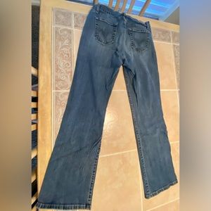 LDS LEVIS BOOTCUT CURVY SIZE 10 MEDIUM WASH JEANS GREAT CONDITION!!!